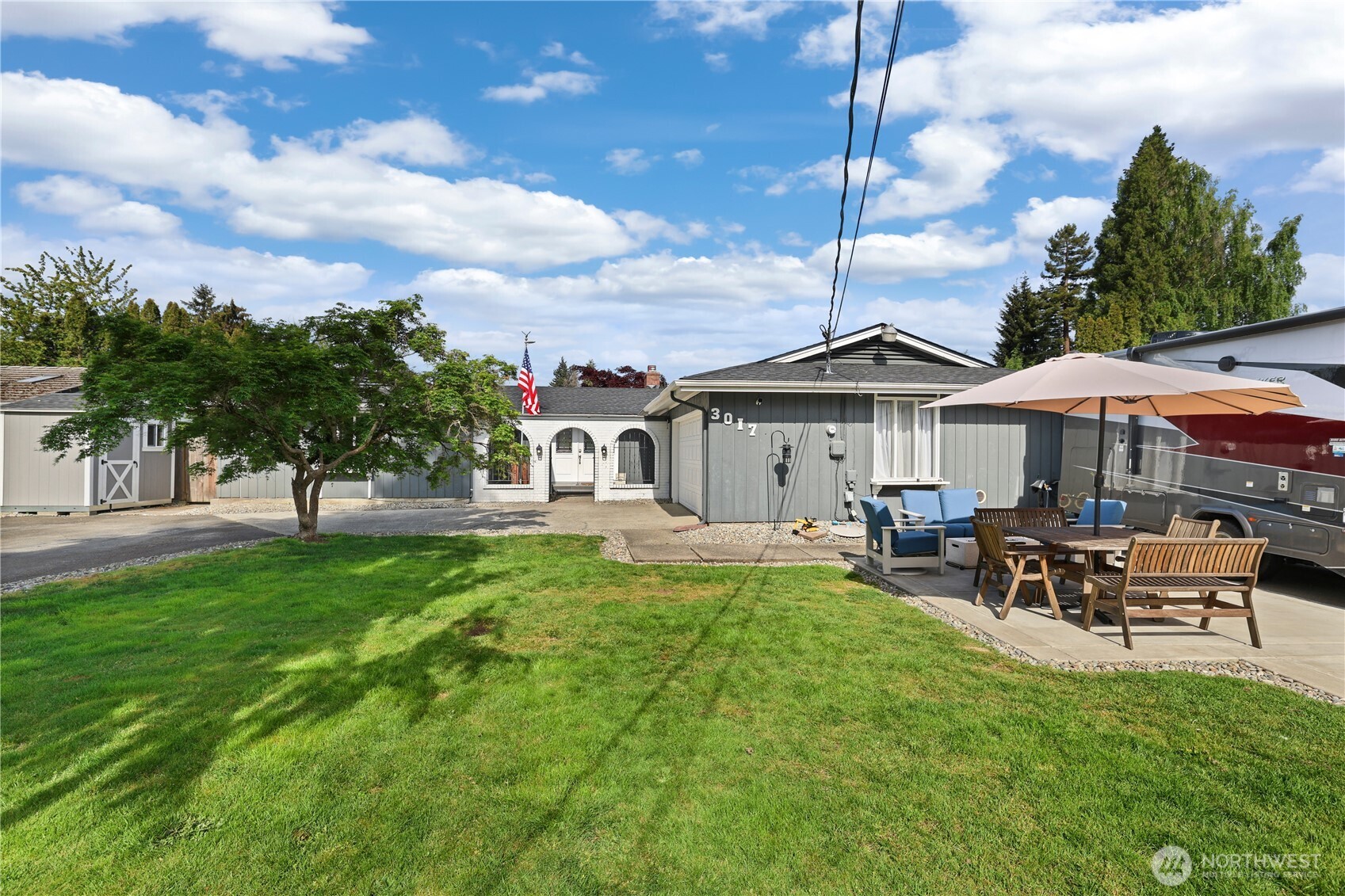 3017 Dale Lane E — photo