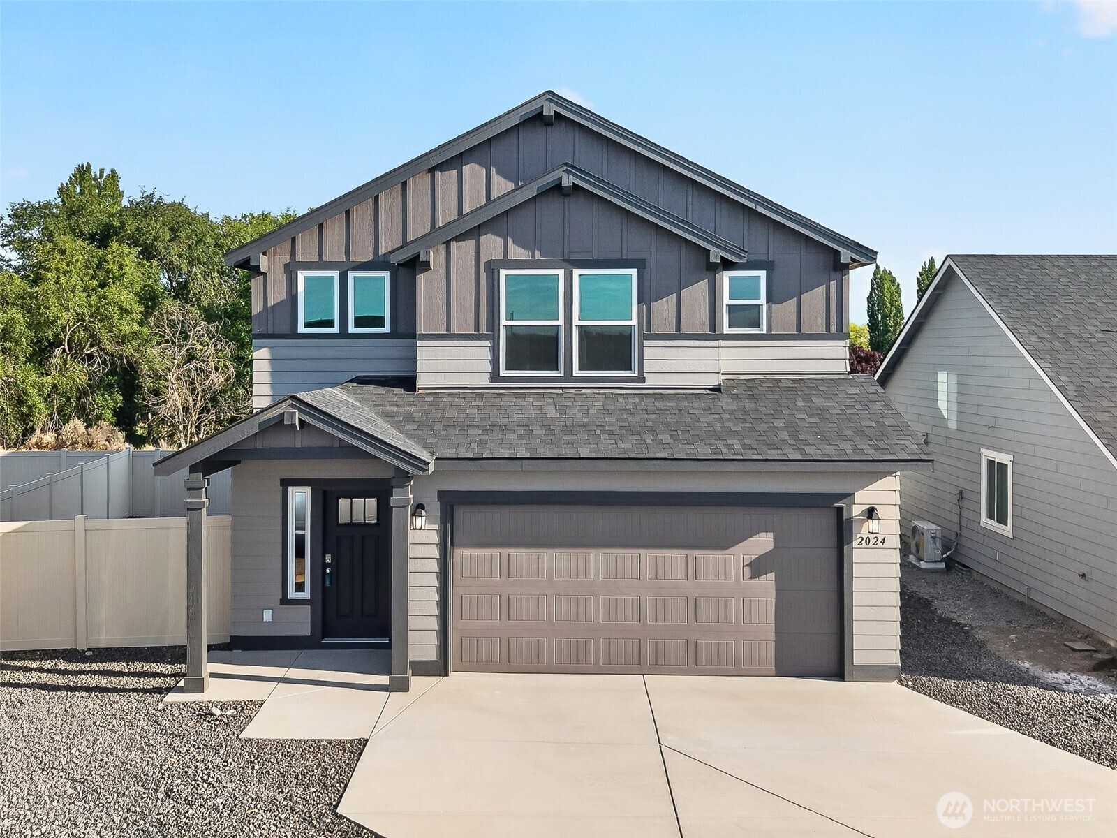 2024 N Oak Road — photo