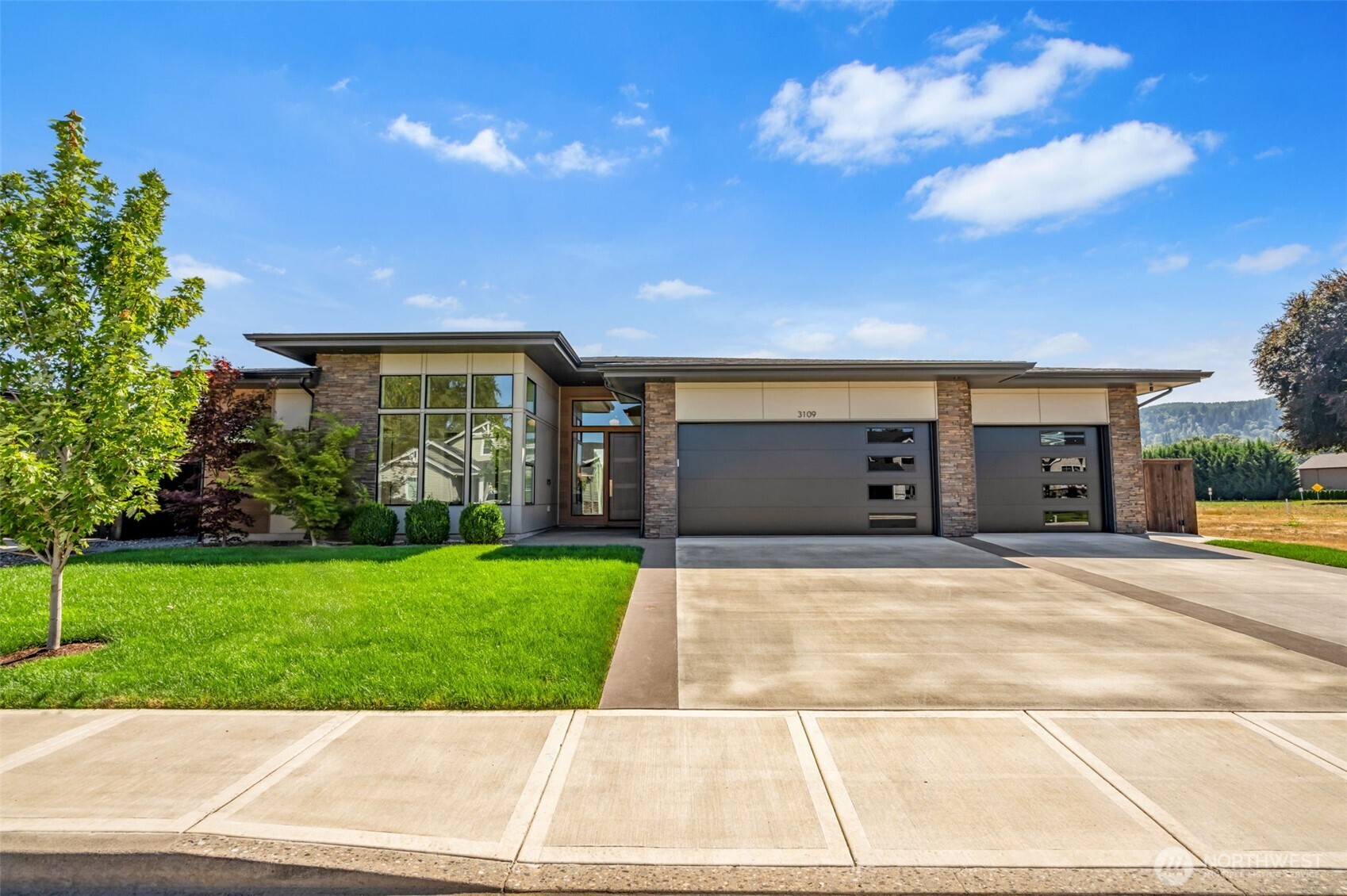 3109 Heron Street — photo