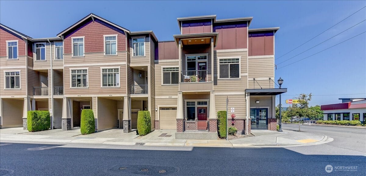 4020 NE 3rd Place #B — photo