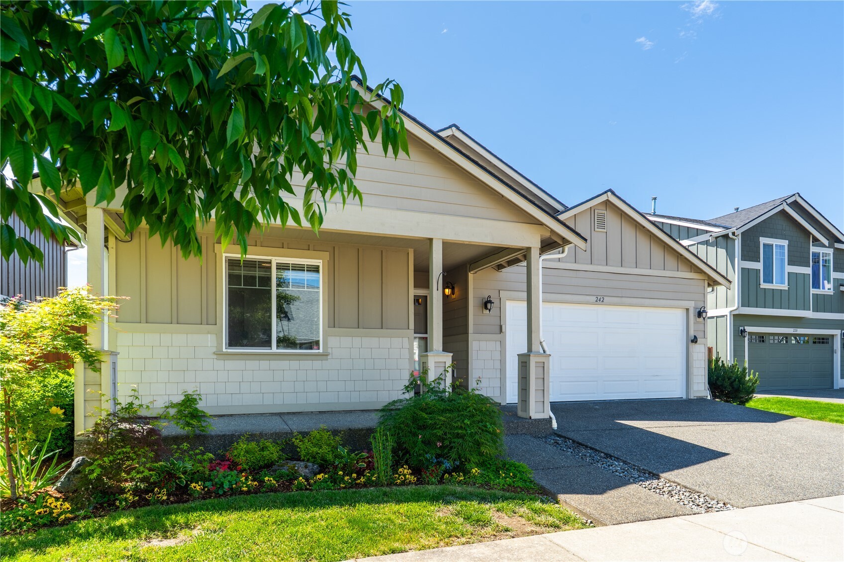 242 Riggs Drive E, Enumclaw, WA 98022 — photo 2