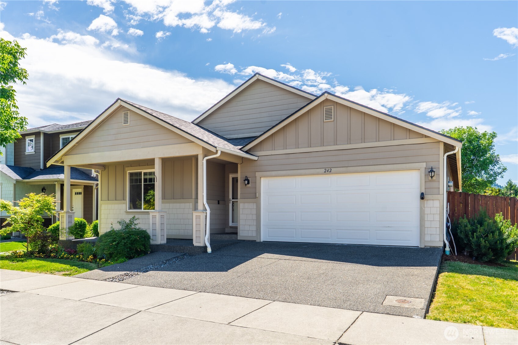 242 Riggs Drive E, Enumclaw, WA 98022 — photo 3