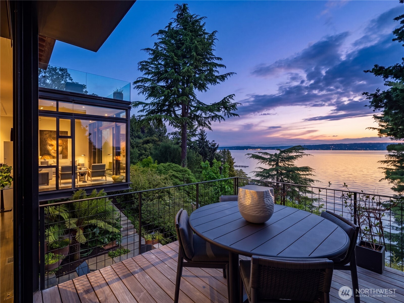 3310 E Laurelhurst Drive NE — photo