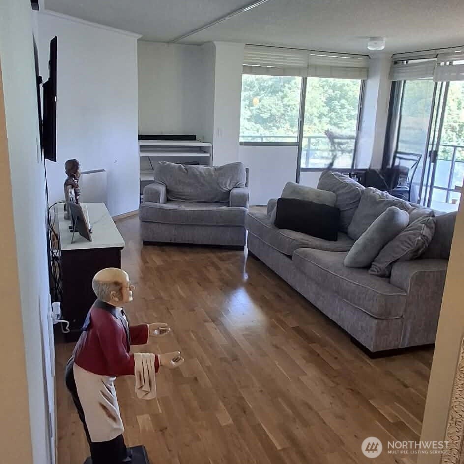 1910 Evergreen Park Drive SW #302 — photo