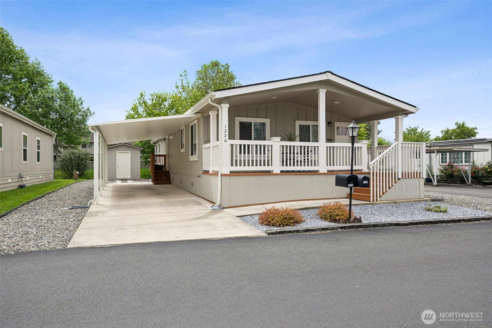 1226 Maple Drive — photo