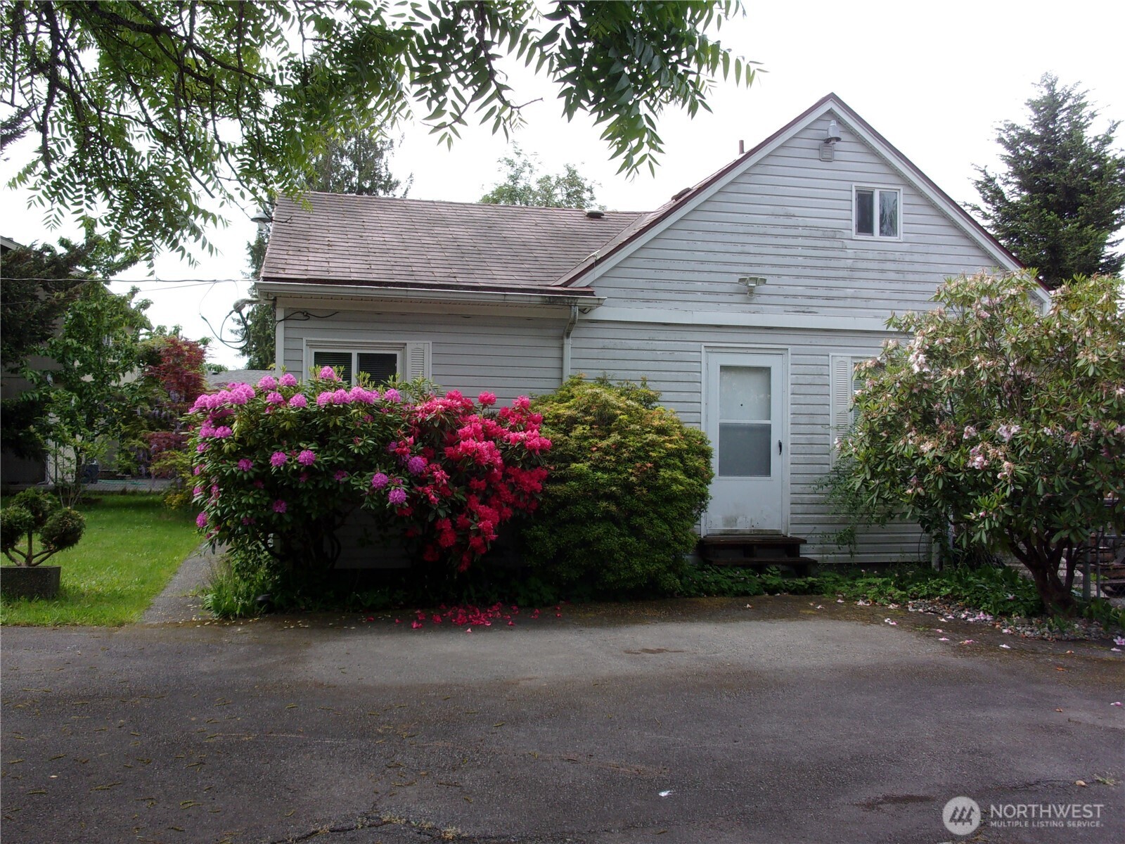 9404 a Street — photo