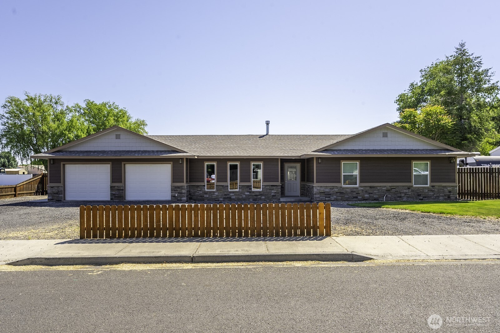 870 NW C Street — photo