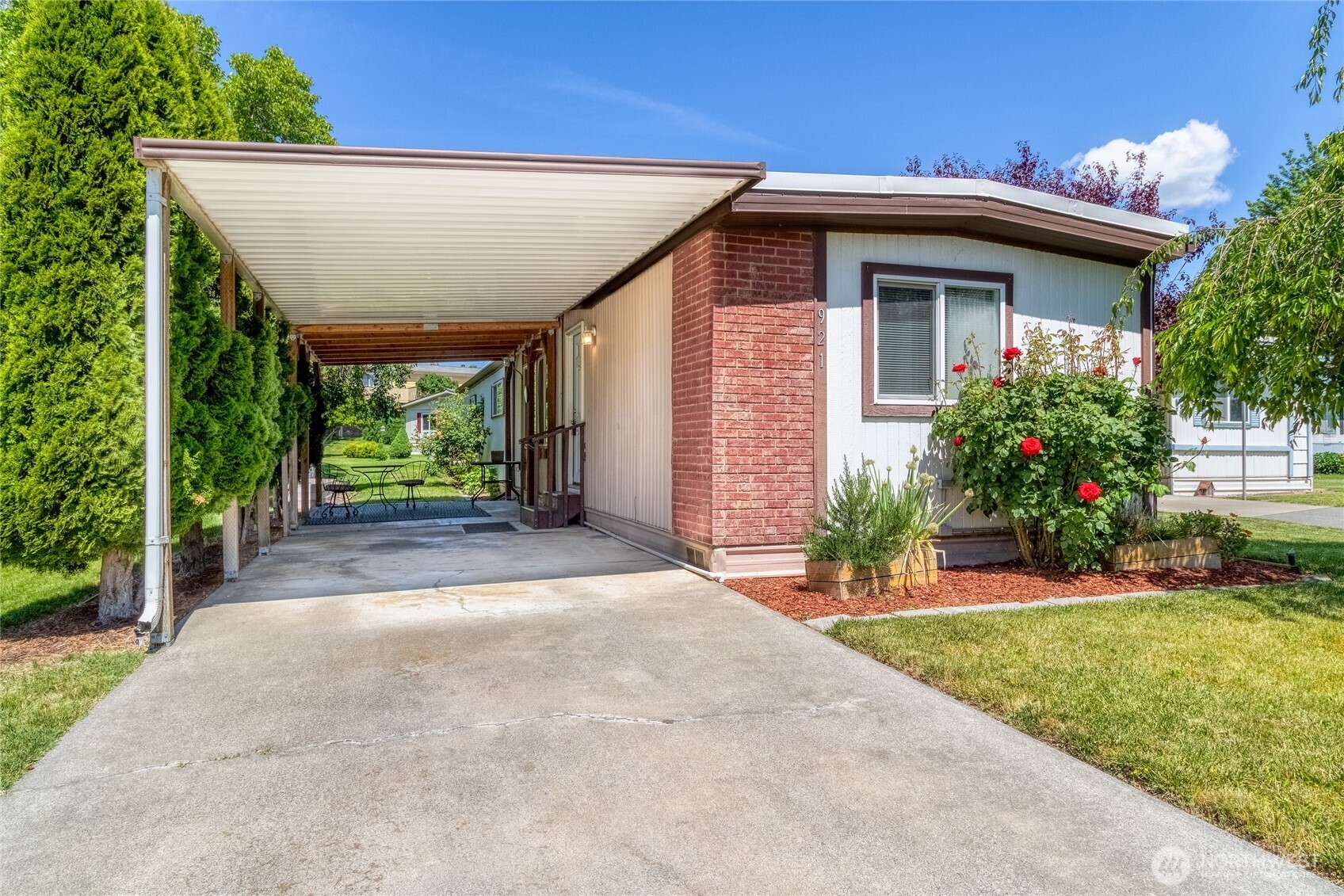 921 SE Scenic View Drive — photo