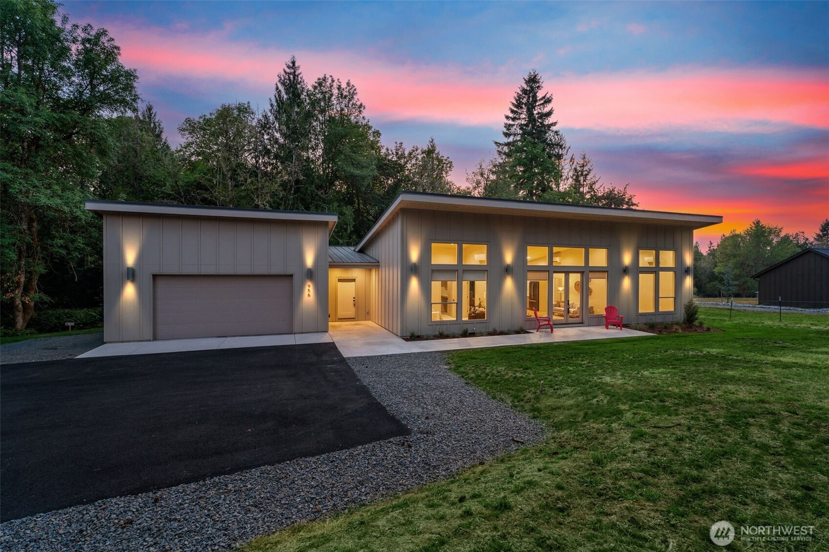 956 Paine Road, Castle Rock, WA 98611