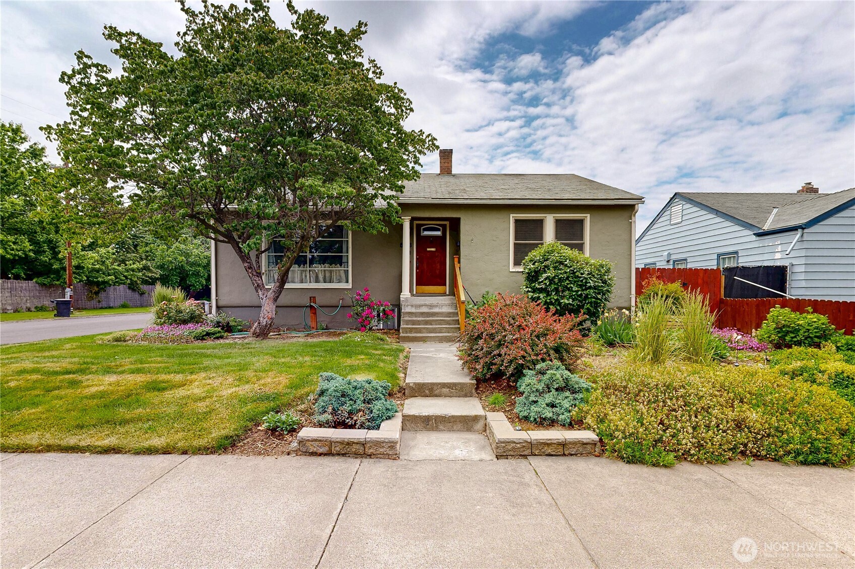 558 Juniper Street — photo