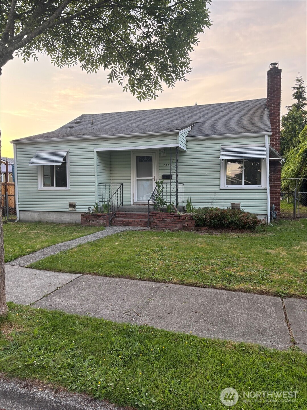 1509 Everett Street — photo