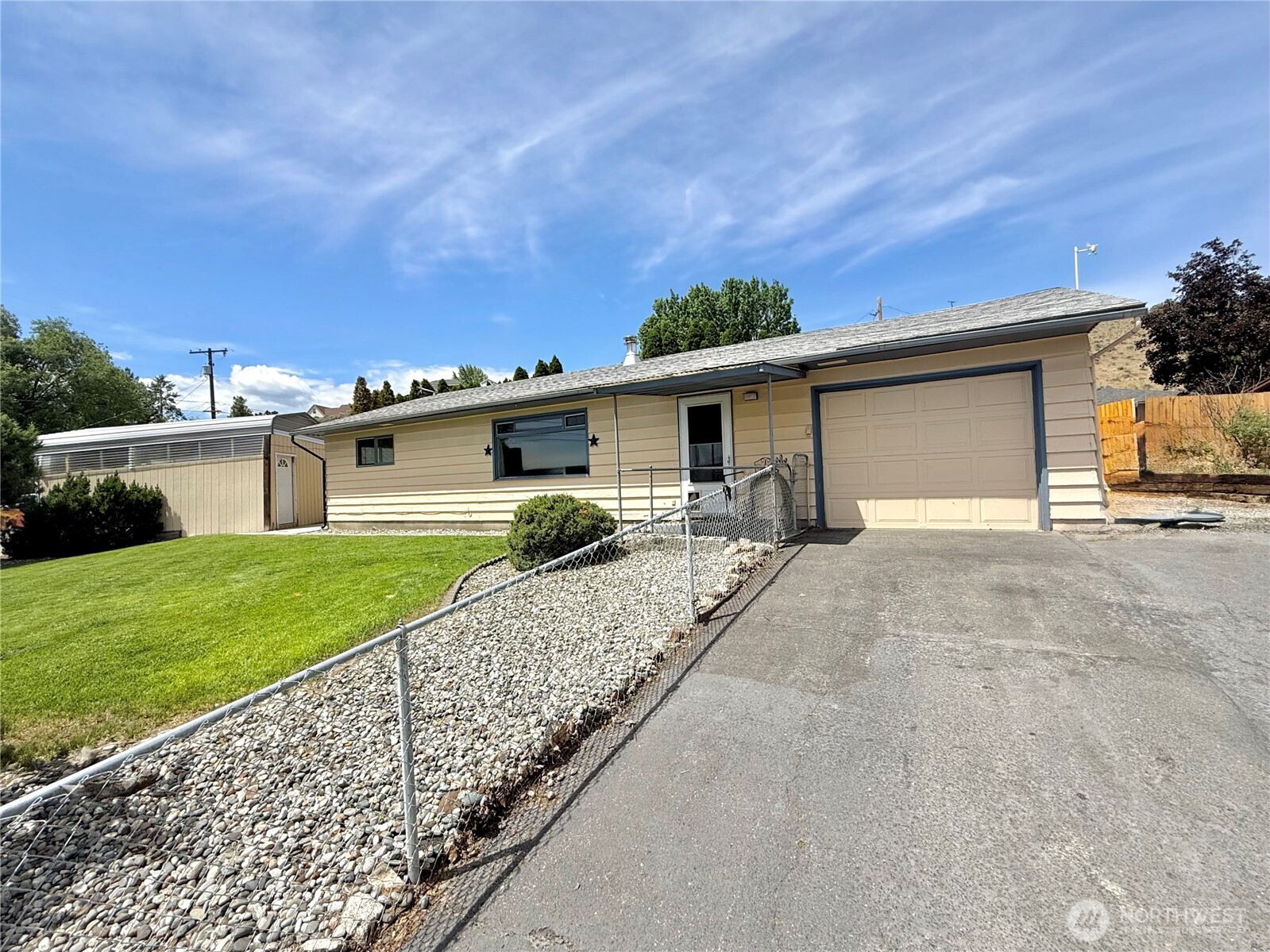 703 Sunrise Drive — photo