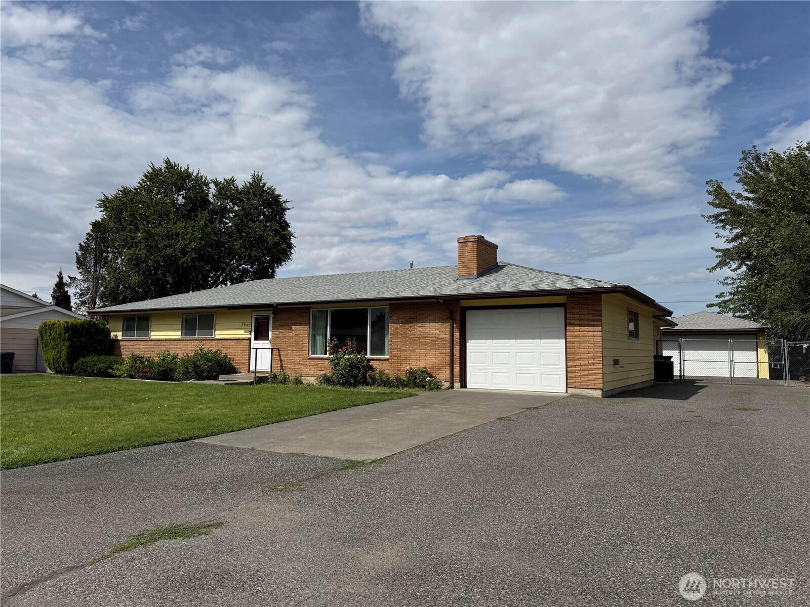 3903 W Nixon Street — photo