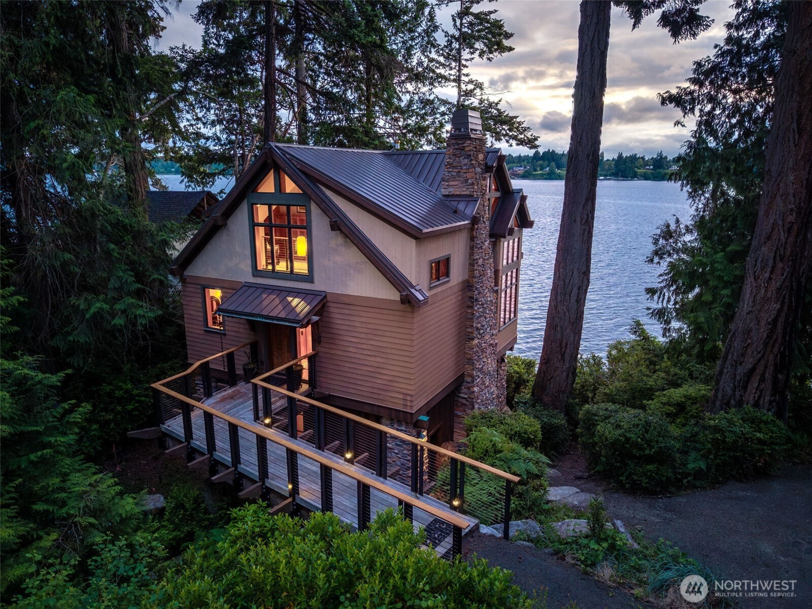 8641 Fernwood Street NE — photo