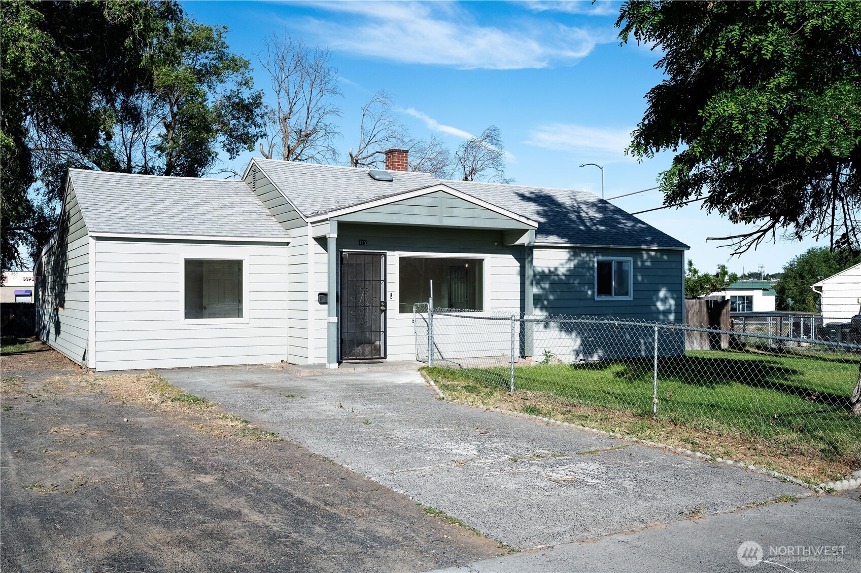 112 W Loop Drive — photo