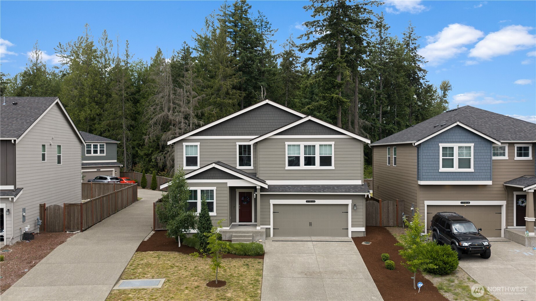 17512 Crossing Drive E — photo