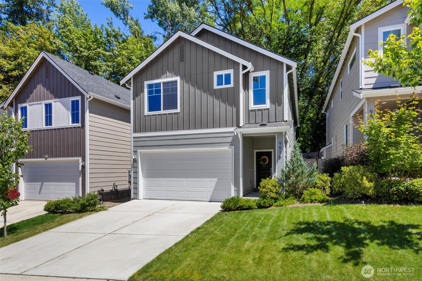 9516 Fairhaven Circle NE — photo