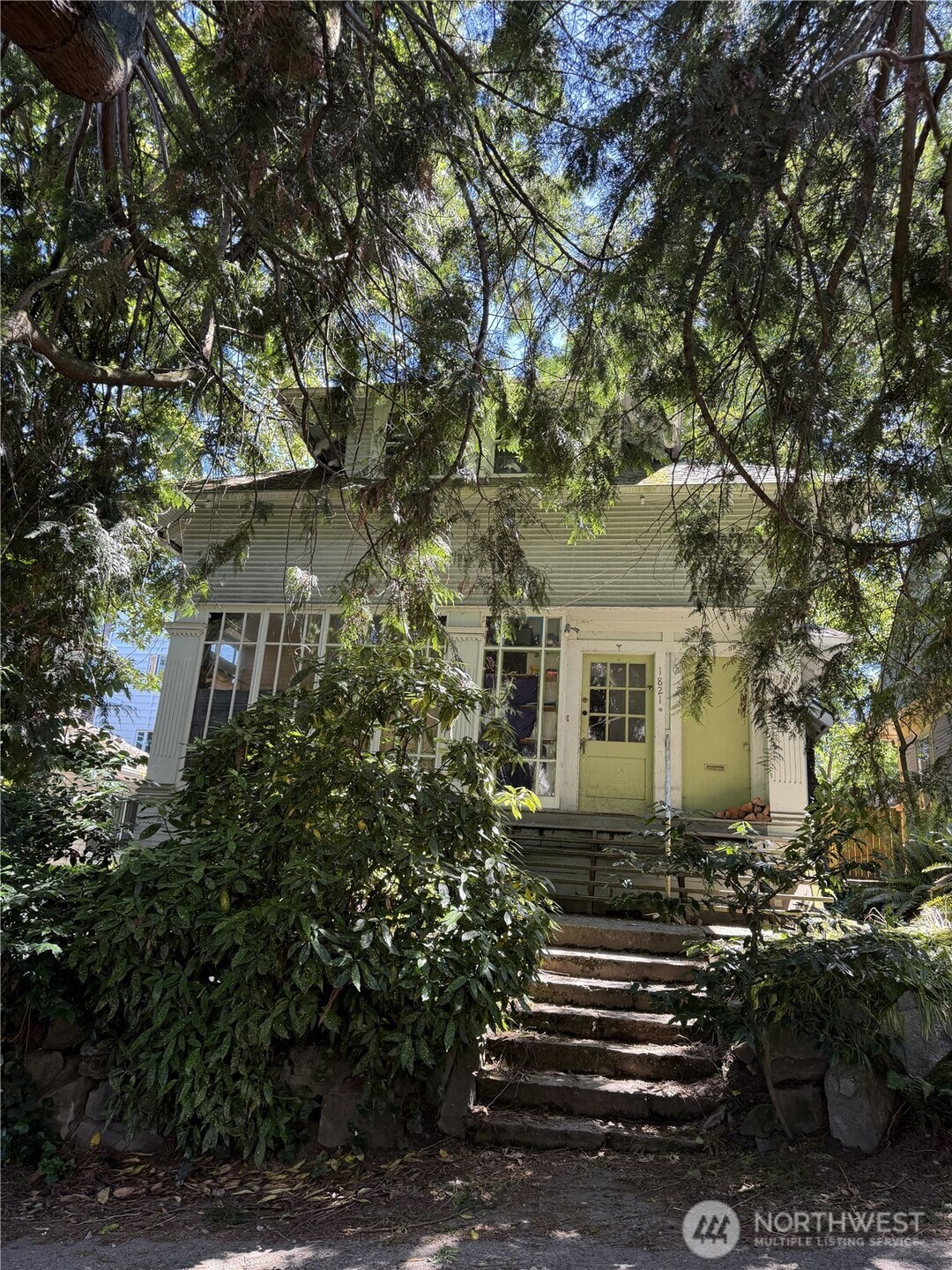 1821 E Howell Street — photo