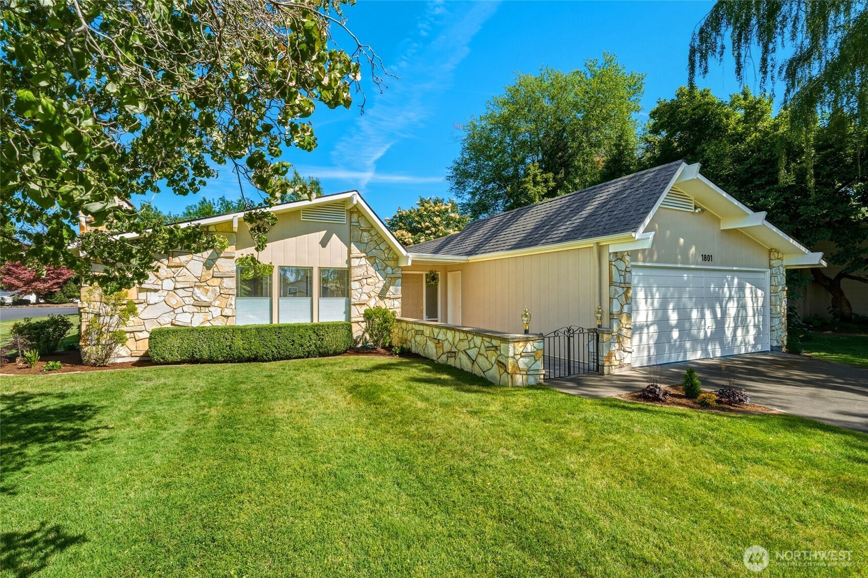 1801 Crestline Drive — photo