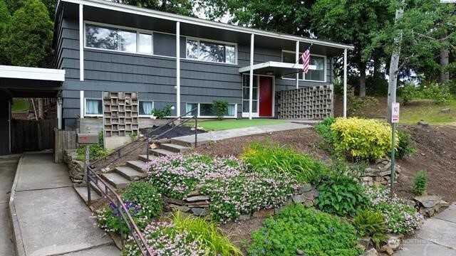 1000 NE Duncan Lane — photo