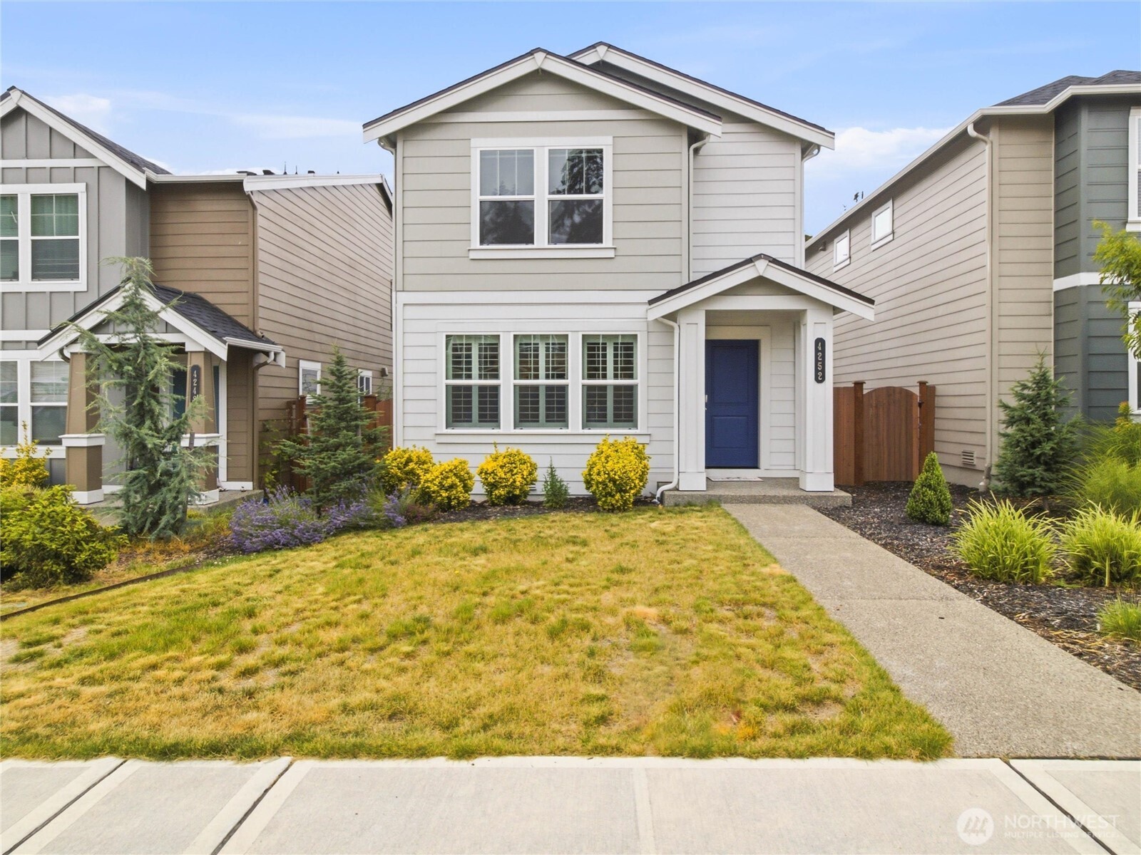 4252 Savannah Loop NE — photo