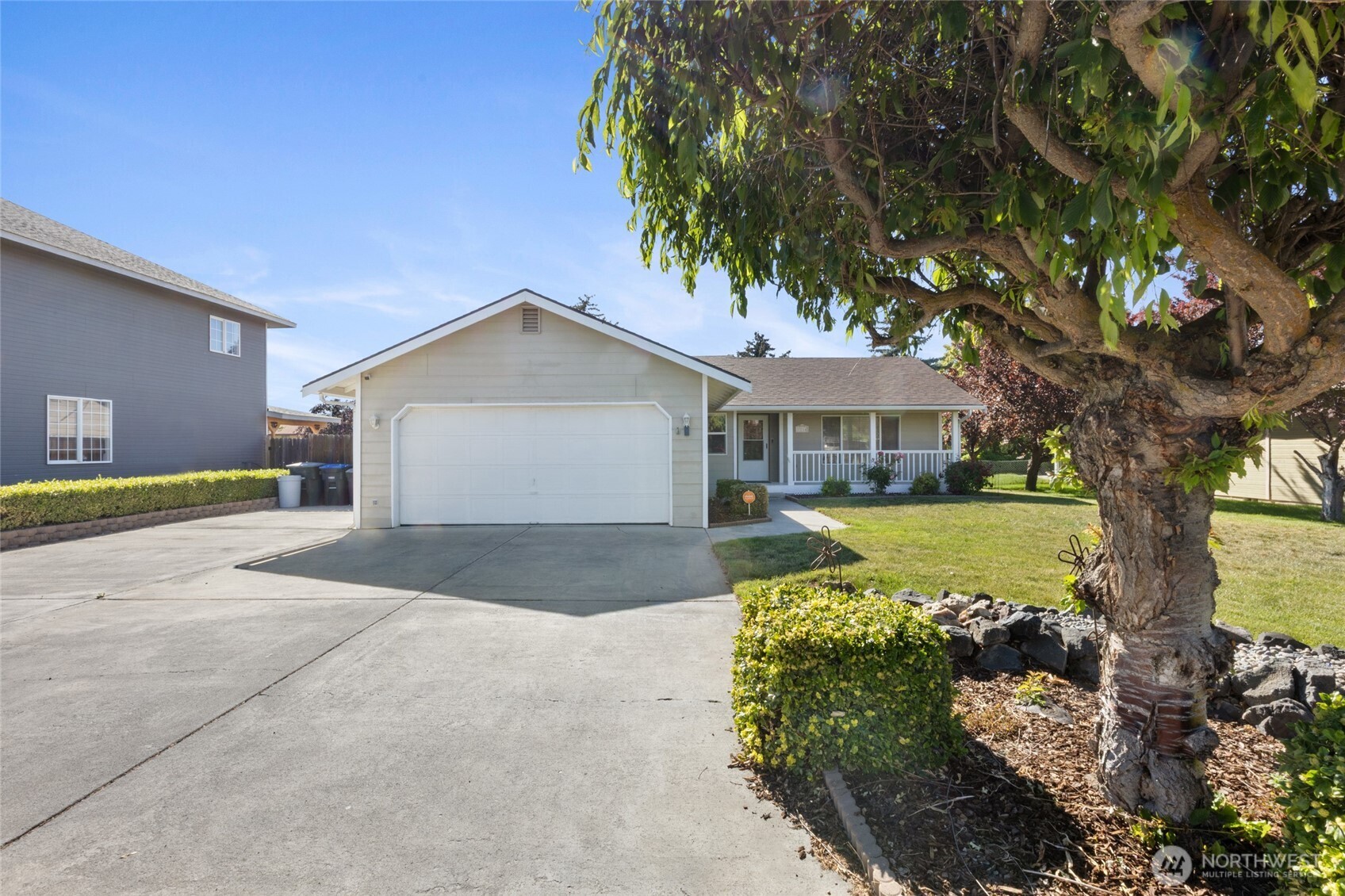 2214 S Belair Drive — photo