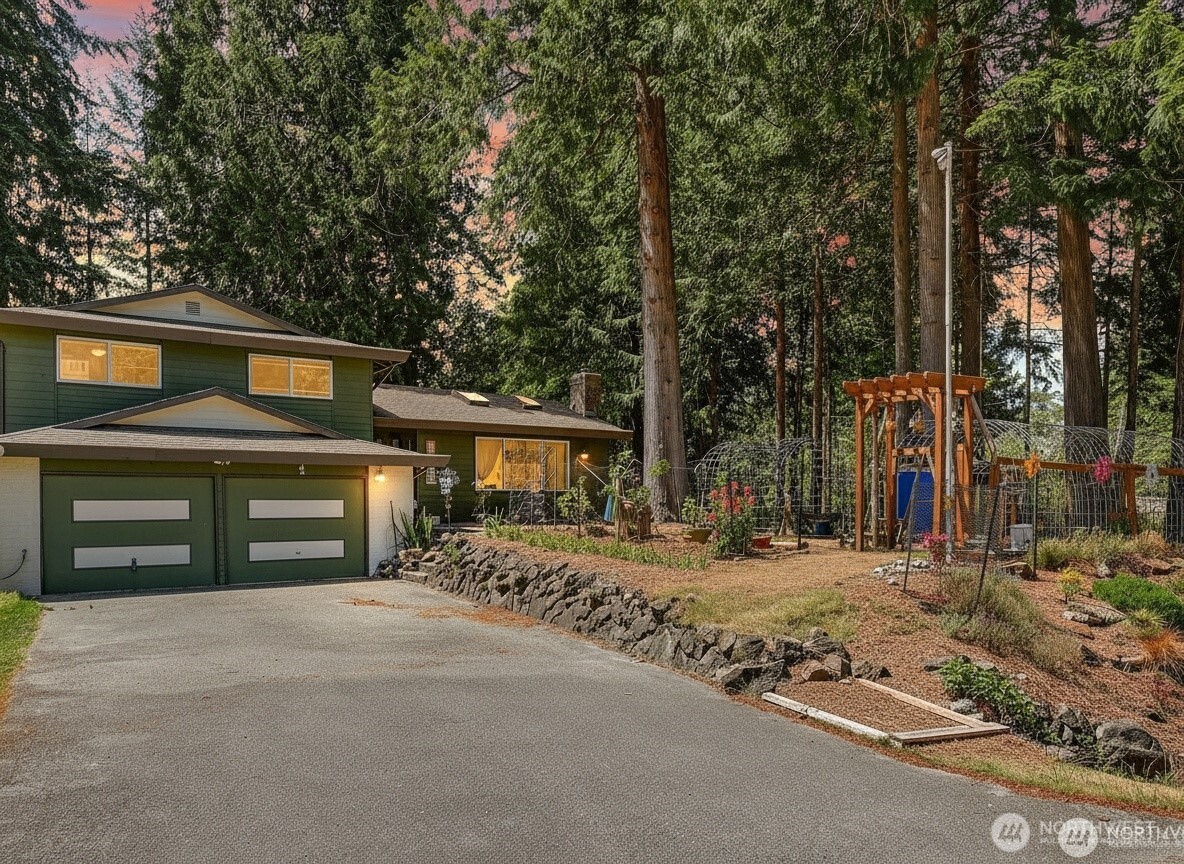 8210 University Point Circle NE — photo
