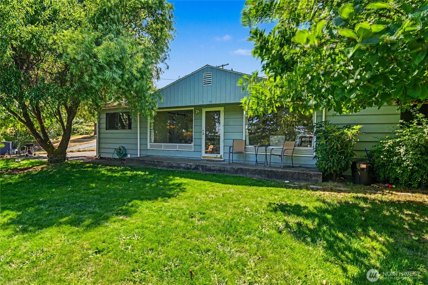 5669 Kitsap Way — photo