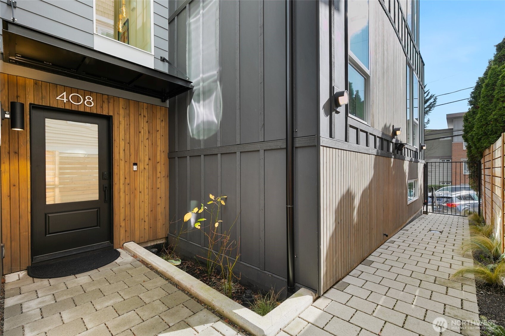 408 Aloha Street — photo