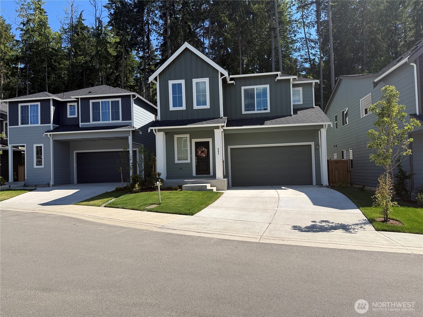 292 NE Shadowhawk Lane — photo