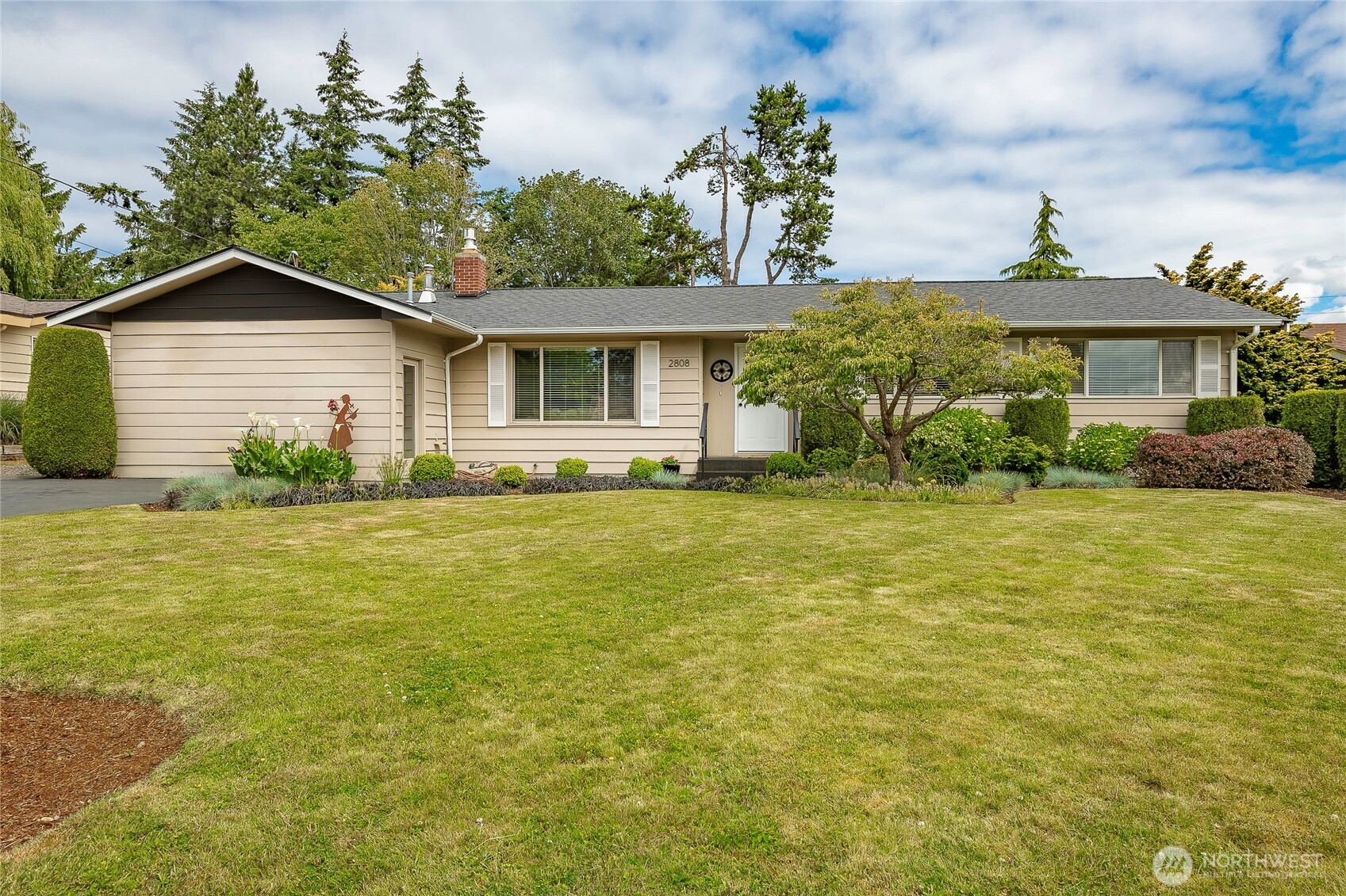 2808 Azalea Place — photo