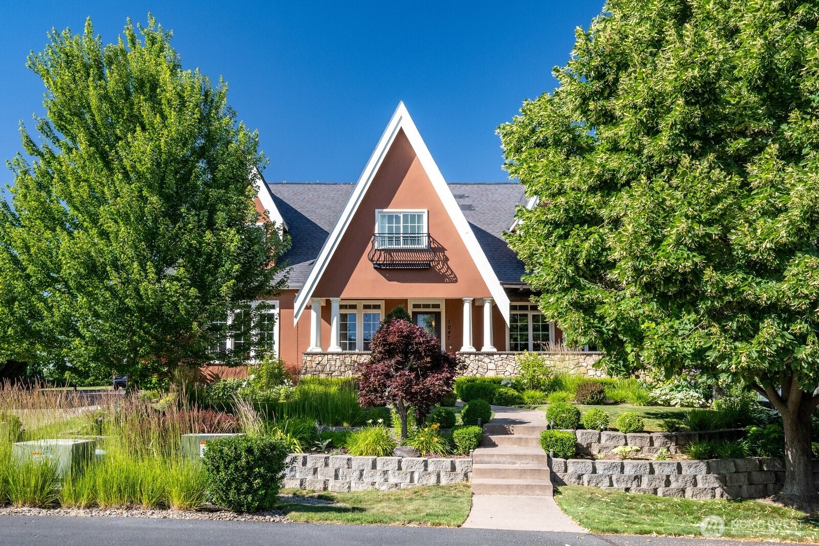 1047 SE Crestlane Drive — photo