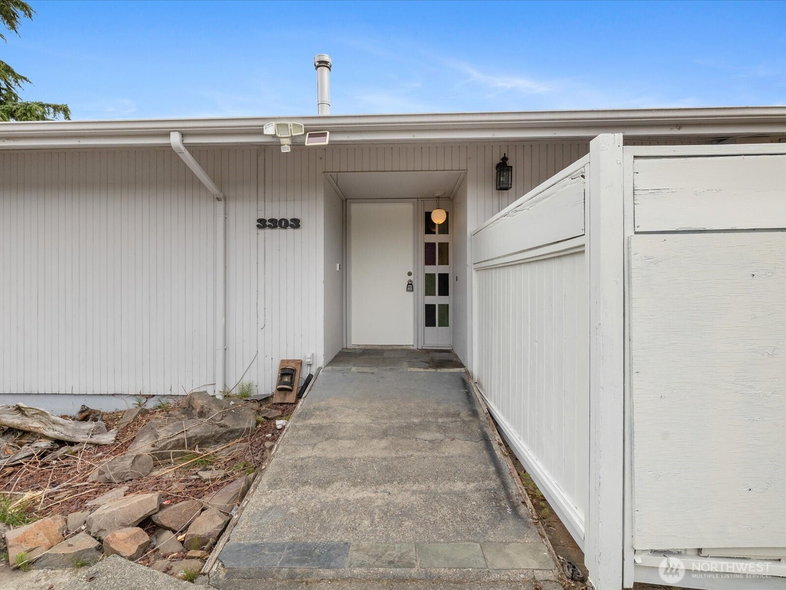 3303 Wave Drive, Everett, WA 98203 — photo 2