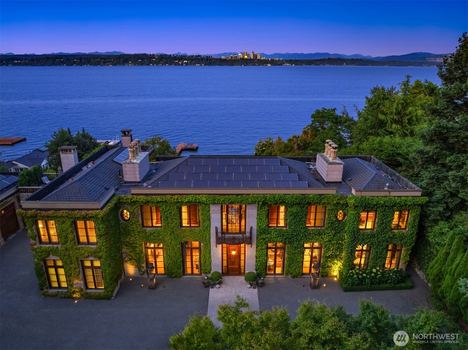 Home in Seattle, WA 98112 — photo 3