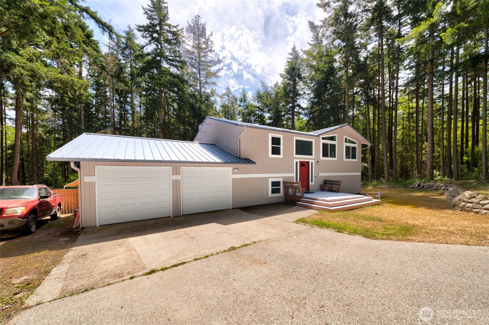 1074 N Estate Lane — photo
