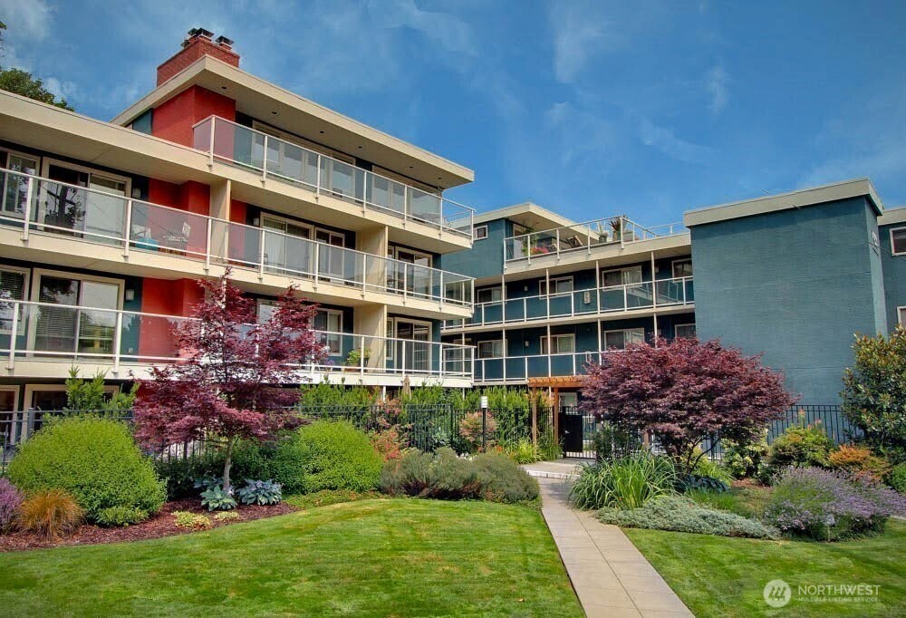 1730 Taylor Avenue N #302 — photo