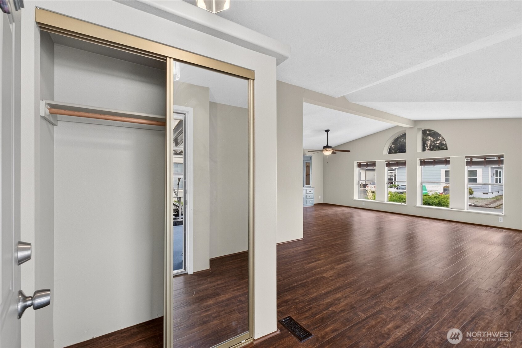 819 Mountain Villa Loop, Enumclaw, WA 98022 — photo 2