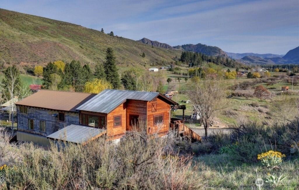625 A/B Twisp Winthrop Eastside Road — photo