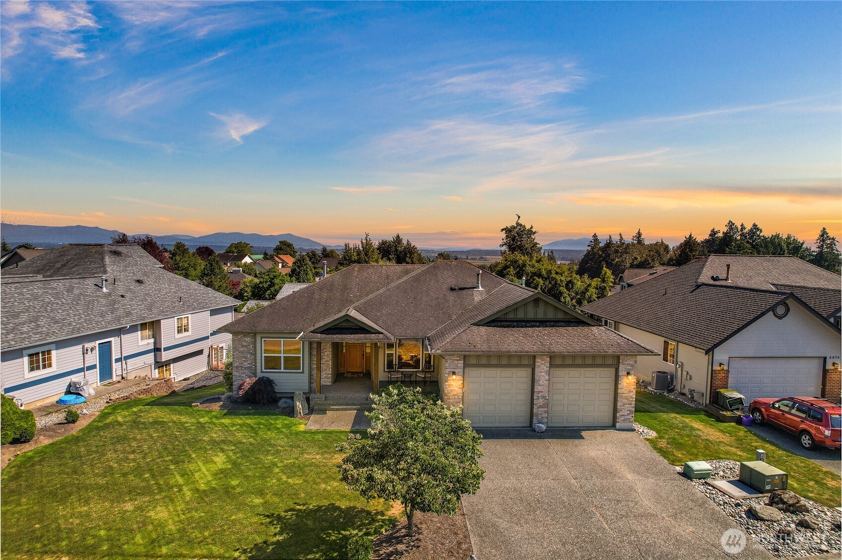 2561 Lakeridge Drive — photo