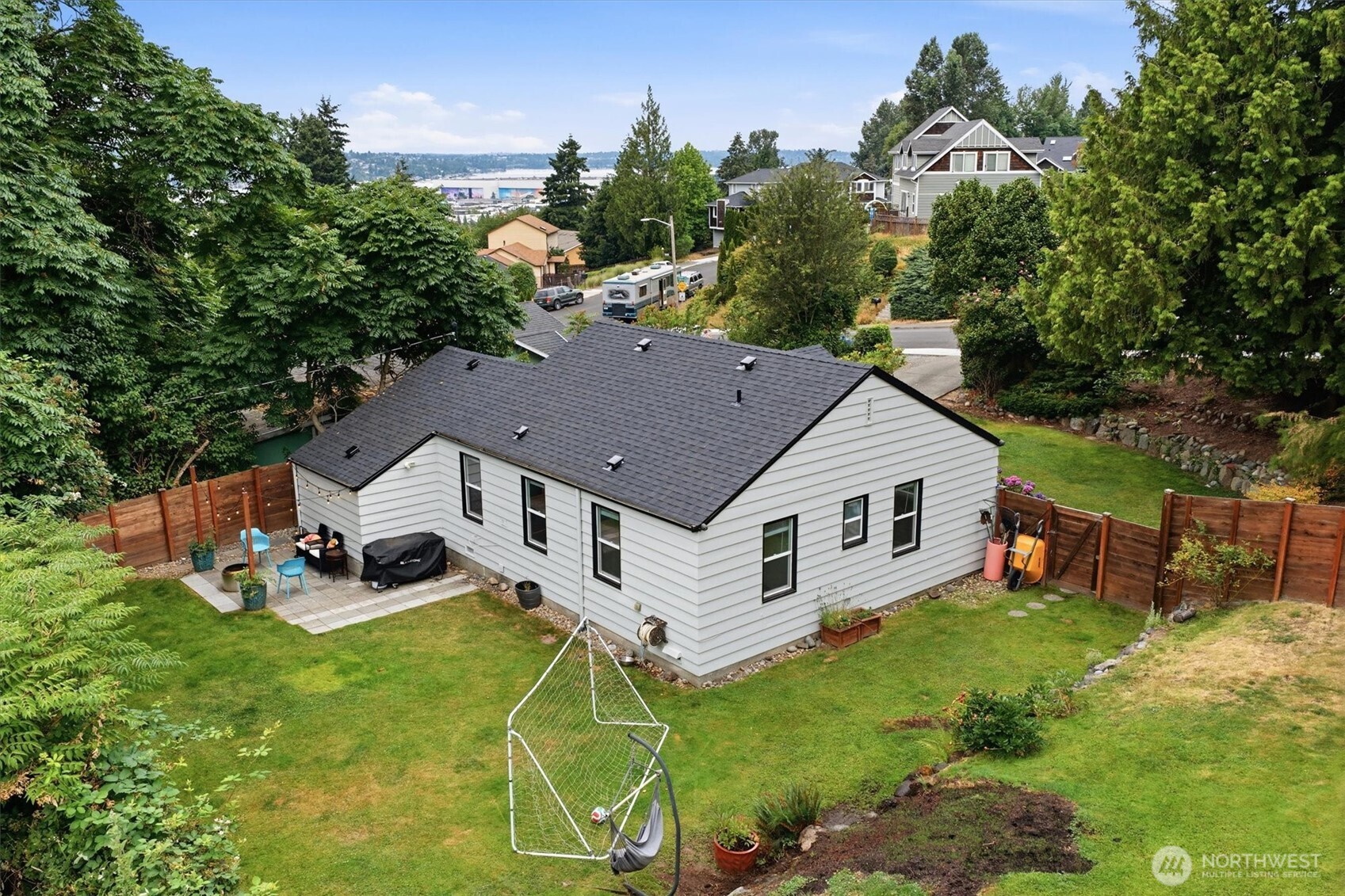 555 Windsor Place NE, Renton, WA 98056 — photo 2