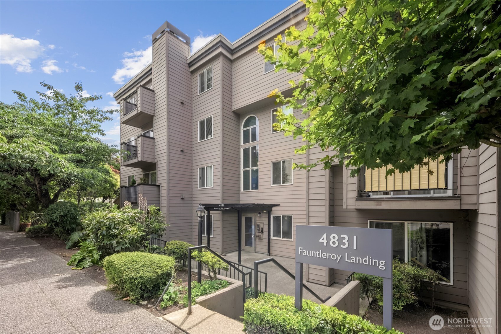 4831 Fauntleroy Way SW #103 — photo
