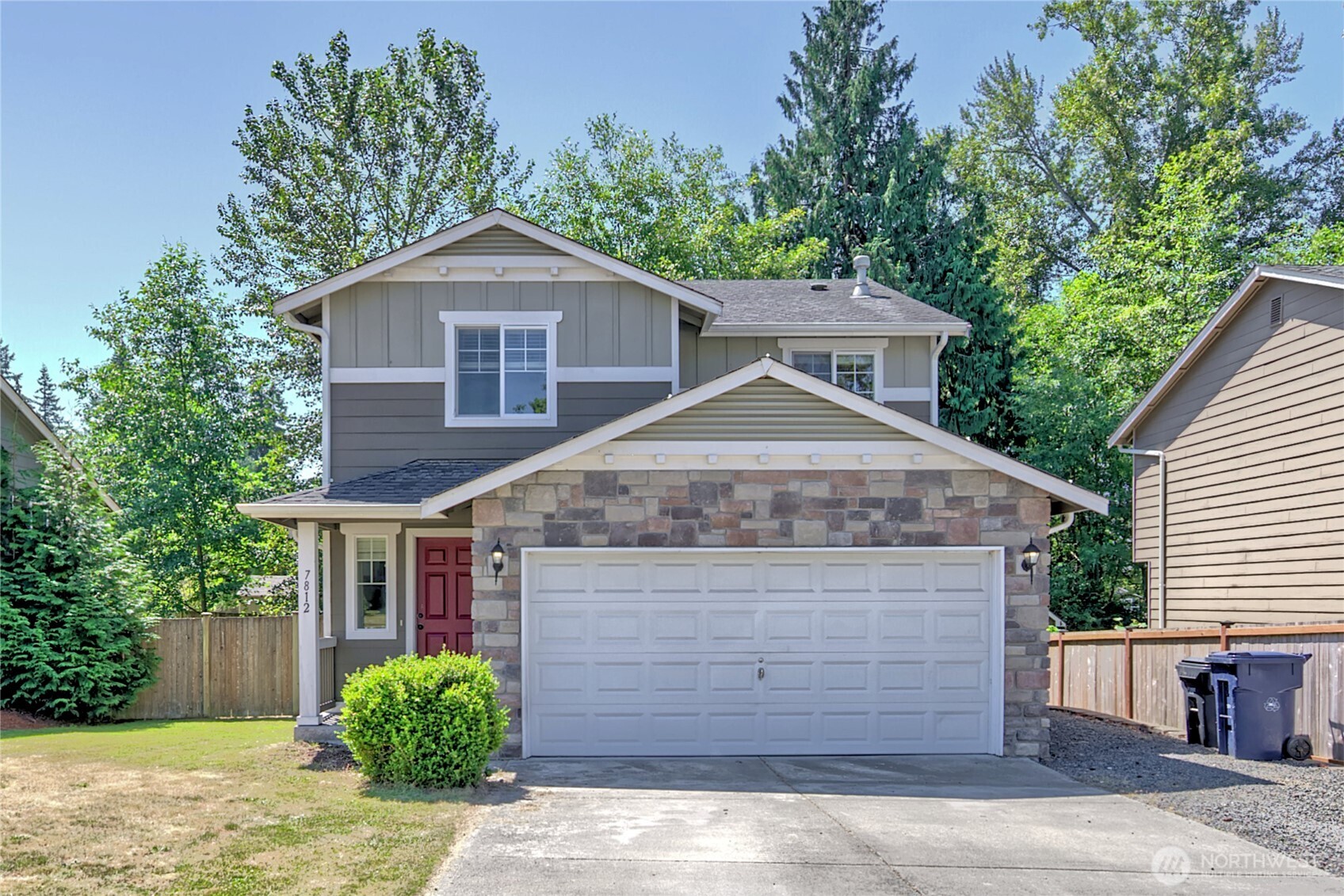 7812 29th Place NE — photo
