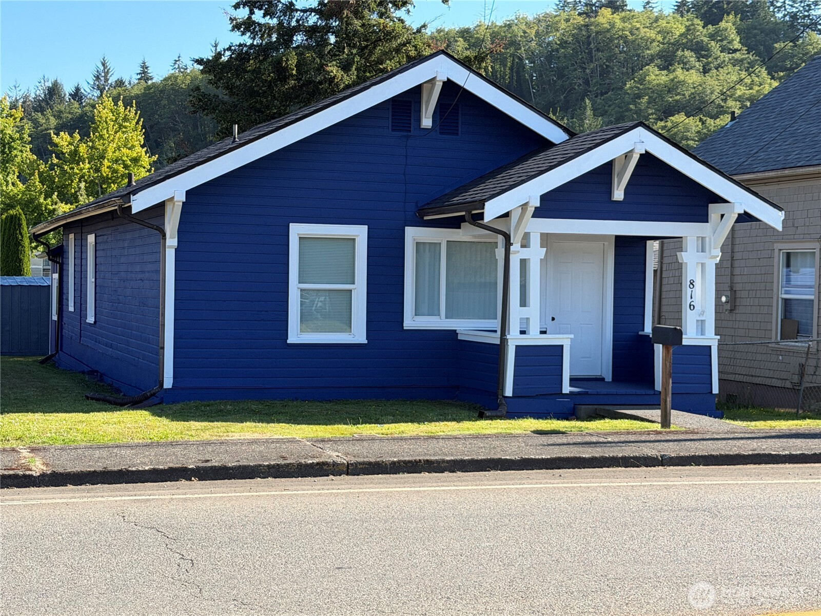 816 Perry Avenue — photo