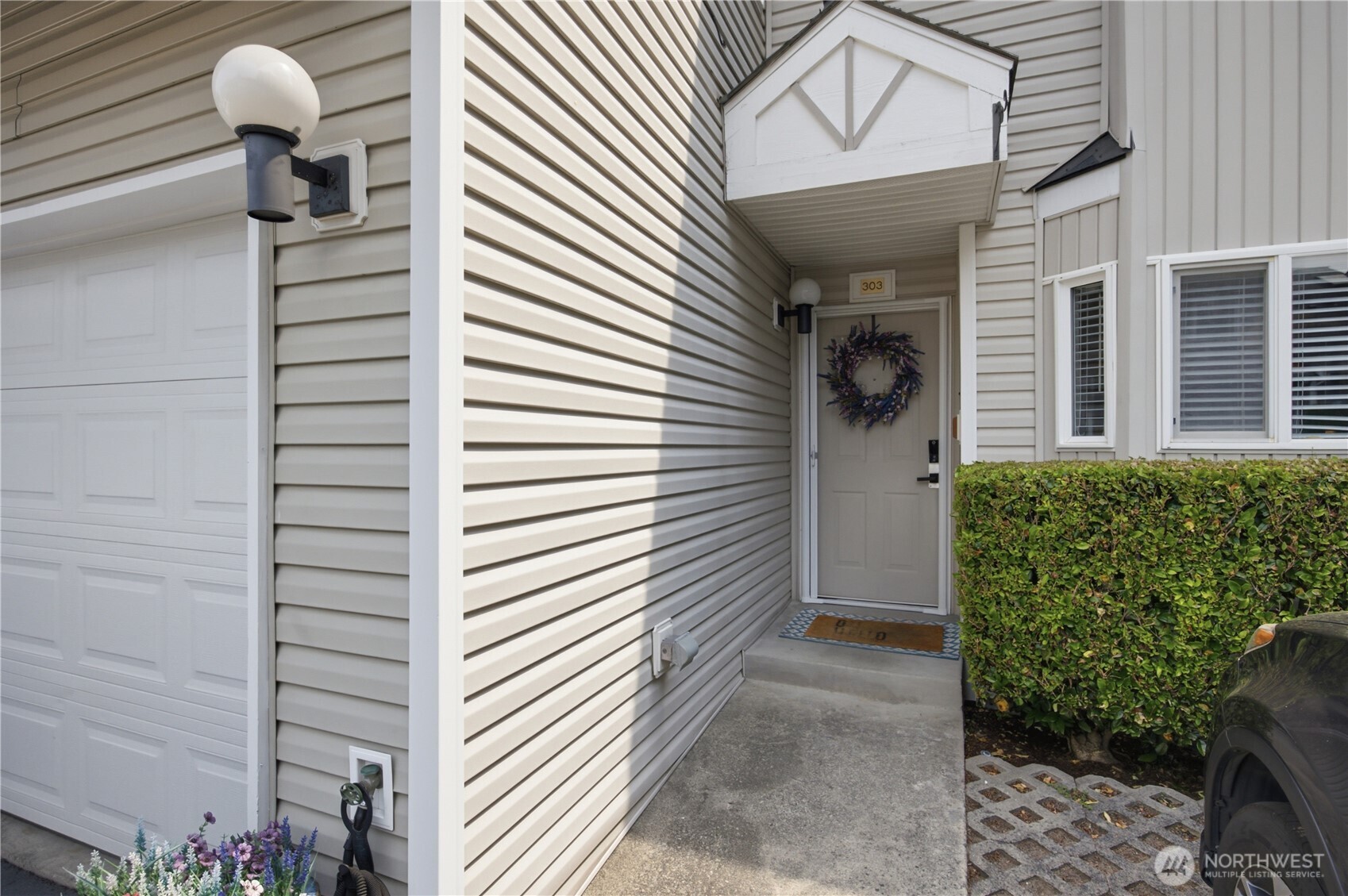 459 Queen Avenue NE #303 — photo