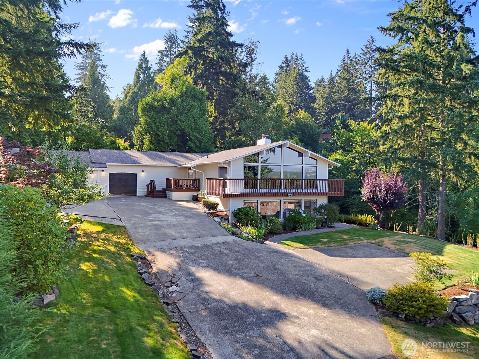 13807 Military Road E — photo