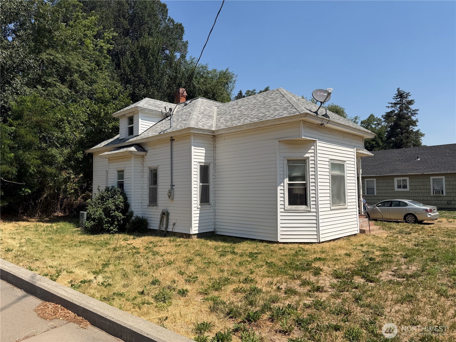 203 E Patit Street — photo