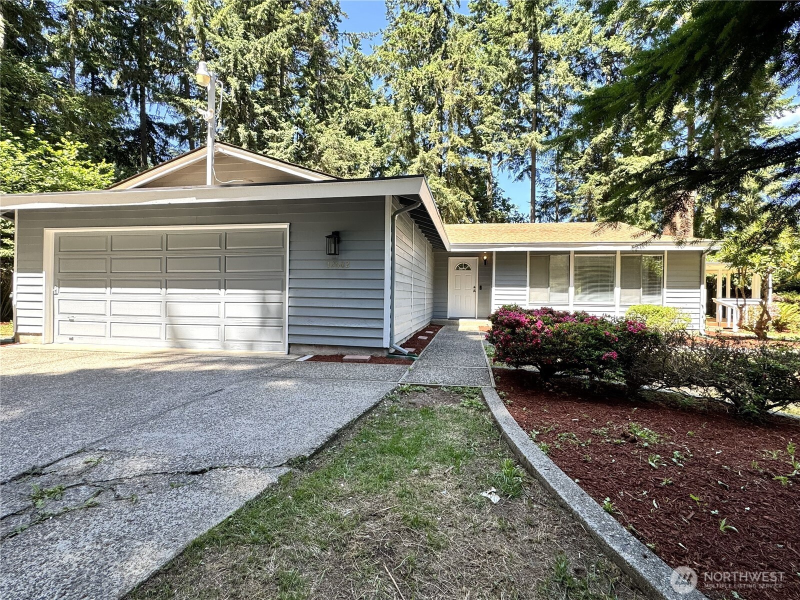 12602 Military Road E — photo