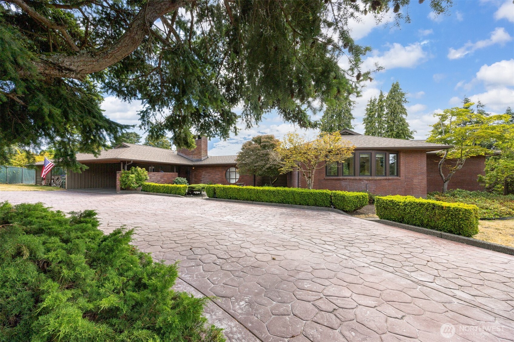 204 Hawthorn Road — photo