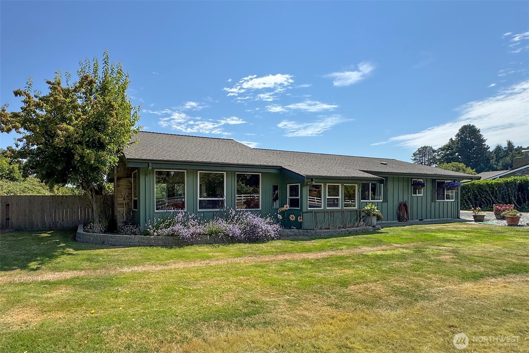 870 Thorton Drive — photo