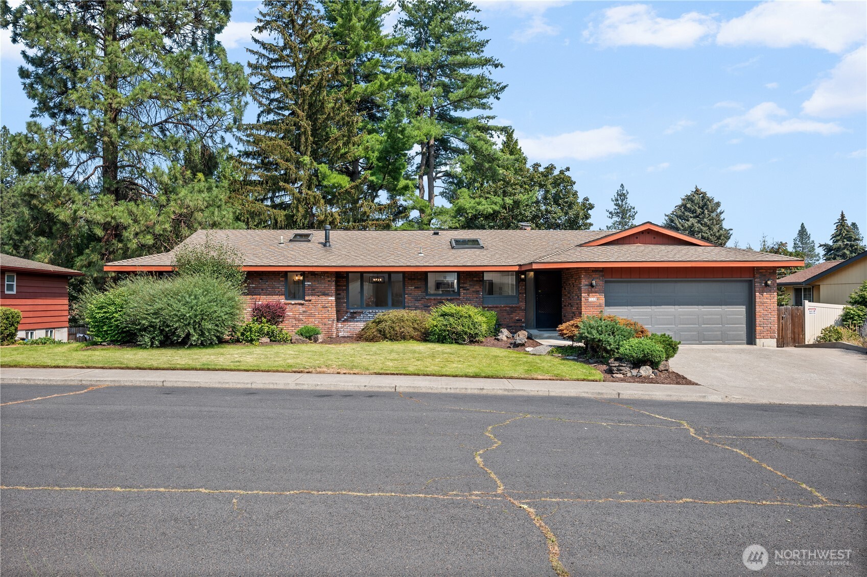 7118 N Winston Drive — photo